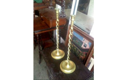 PAREJA DE CANDELABROS