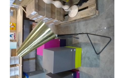 LAMPADAIRE TYPE MODERNE DORE