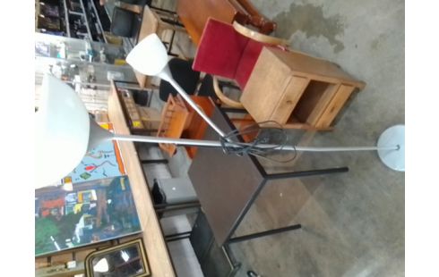 LAMPADAIRE EN L'ETAT