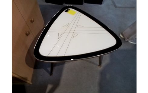 TABLE BASSE TRIANGLE PIEDS COMPAS