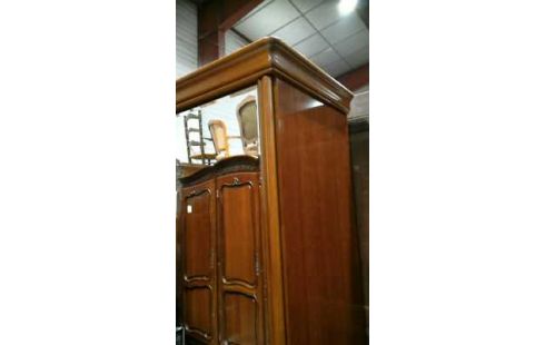 BEGEHBARER KLEIDERSCHRANK KRISCHBAUM