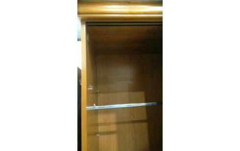 BEGEHBARER KLEIDERSCHRANK KRISCHBAUM