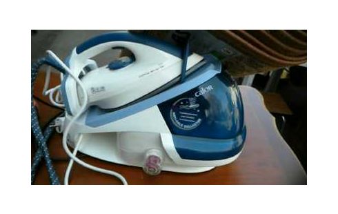 DAMPFBÜGELEISENSTATION CALOR