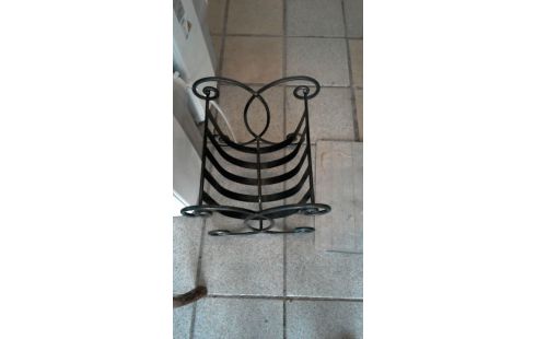 ZEITSCHRIFTENSTÄNDER