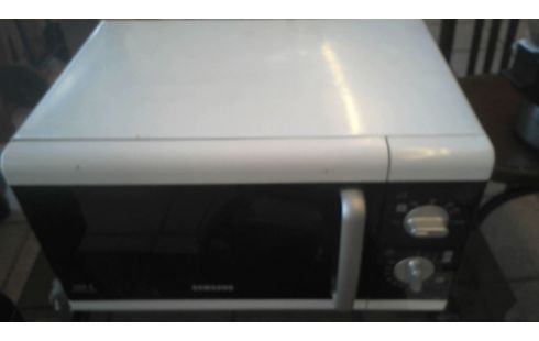 FOUR MICRO ONDES SAMSUNG