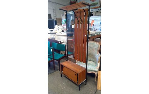 KLEIDERSTÄNDER IM VINTAGE-STIL WAND-