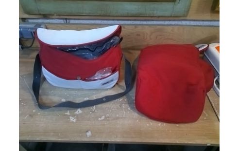 POUSSETTE DOUBLE ROUGE + ACCESSOIRES EN CAISSE