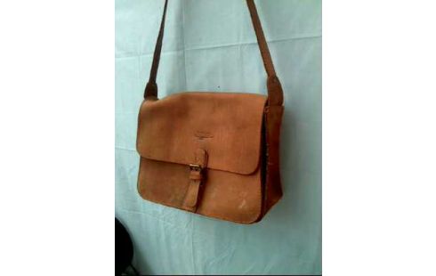 UMHÄNGETASCHE <GREENLAND> LEDER BRAUN