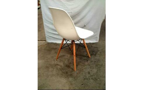 STUHL WEIß SCHALENFORM HOLZBEINE