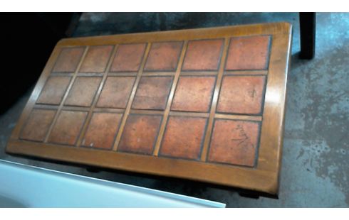 GEKACHELTER WOHNZIMMERTISCH