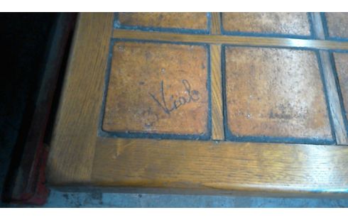 GEKACHELTER WOHNZIMMERTISCH