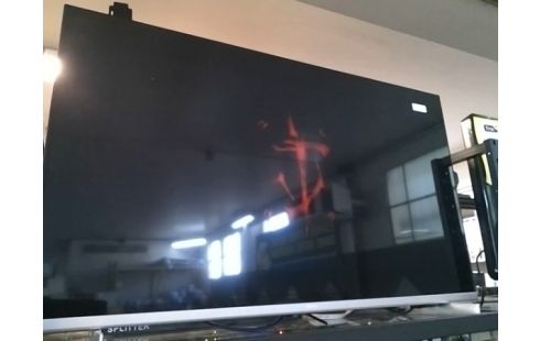 TELEVISEUR PHILIPS 108CM / 4K / TV CONNECTEE / AVEC TELECOMMANDE