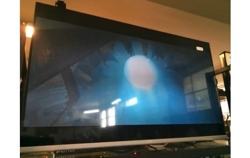 TELEVISEUR PHILIPS 108CM / 4K / TV CONNECTEE / AVEC TELECOMMANDE