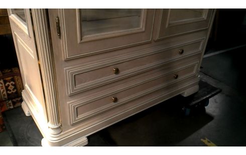 VITRINE 2 PORTES / 2 TIROIRS CHENE CERUSE BISAUTE GLACE ECLAIRE