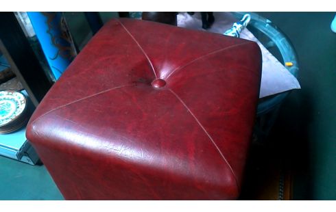 POEF VIERKANT BORDEAUX SIMILI