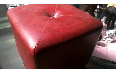 POEF VIERKANT BORDEAUX SIMILI