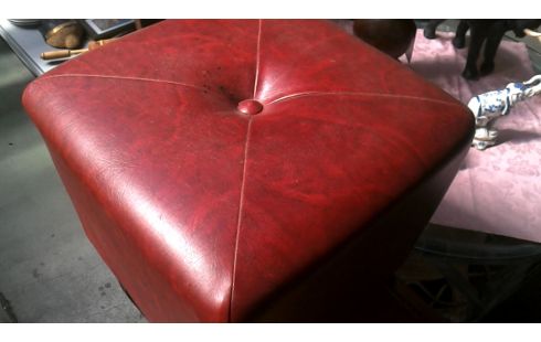 POEF VIERKANT BORDEAUX SIMILI