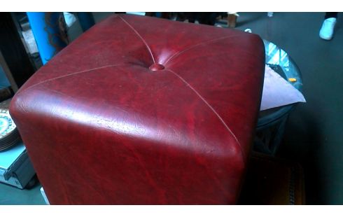 POEF VIERKANT BORDEAUX SIMILI