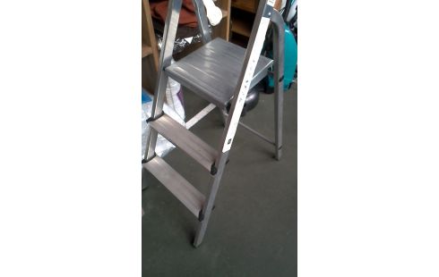 TRAPLADDER ALUMINIUM 3 TREDEN