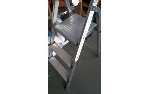 TRAPLADDER ALUMINIUM 3 TREDEN