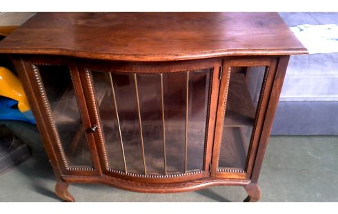 VITRINE NIEDRIG ENGLISCH FACETTIERT EIS ULME