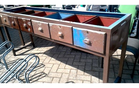 WERKBANK PER STUK METAAL