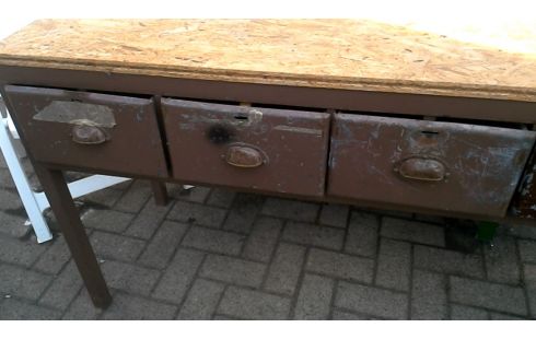 WERKBANK PER STUK METAAL