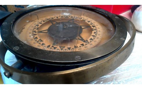 BRÚJULA ANTIGUO COBRE HIERRO