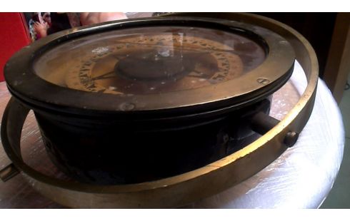 BRÚJULA ANTIGUO COBRE HIERRO