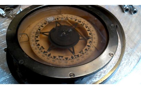 BRÚJULA ANTIGUO COBRE HIERRO