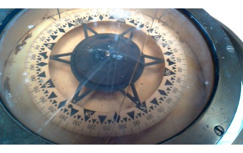 BRÚJULA ANTIGUO COBRE HIERRO