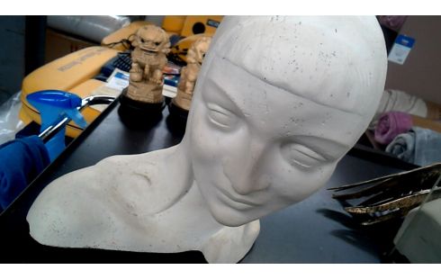 BÜSTE FRAU GIPS