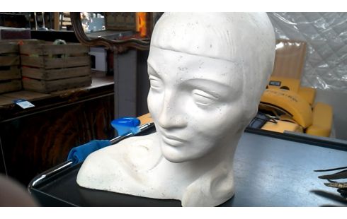 BÜSTE FRAU GIPS