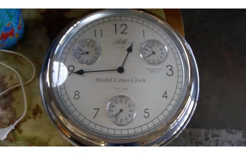 GROTE WANDKLOK WORLD CITIES CLOCK/QUARTZ