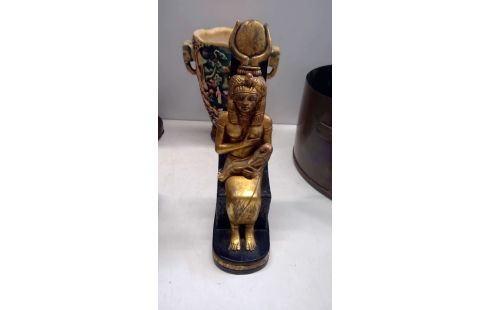 GODIN ISIS SCULPTUUR