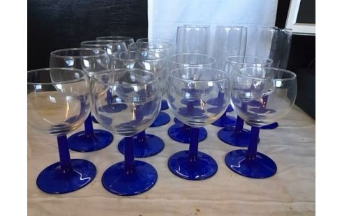 SERVICE DE VERRES PIEDS BLEUS