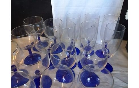 SERVICE DE VERRES PIEDS BLEUS
