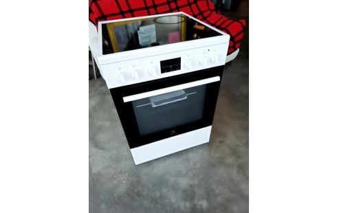 CUISINIERE VITROCERAMIQUE ELECTROLUX+ACC RES