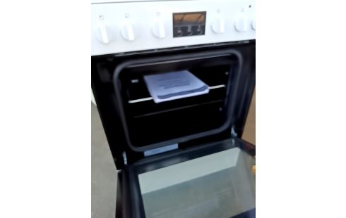CUISINIERE VITROCERAMIQUE ELECTROLUX+ACC RES