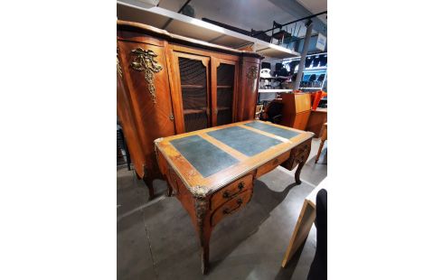 BIBLIOTHEQUE VITREE style Régence marquetée 4 portes, restaurations à prévoir