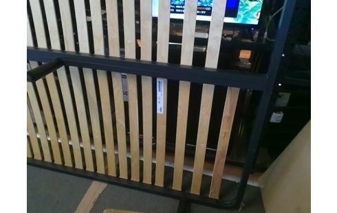 SOMMIER A LATTES 160X200 AVEC PIEDS (MANQUE 1 LATTE)