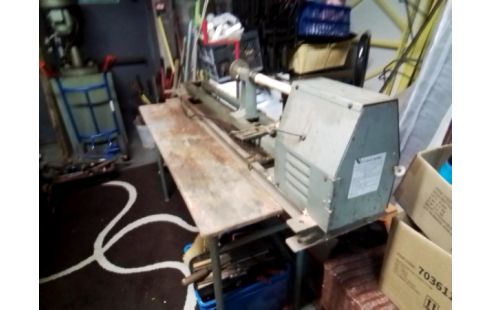 TOUR A BOIS ELECTRIQUE SUR TABLE