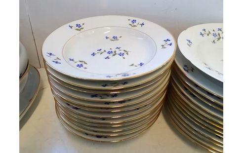 LOT D'ASSIETTES LIMOGES + PLATS ET SALADIER