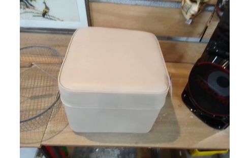 POUF CUIR BLANC EN L'ETAT