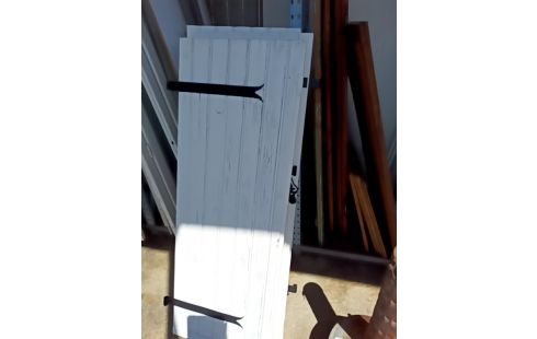 PAIRE DE VOLETS BLANCS