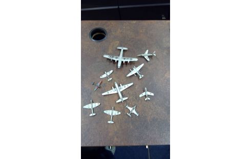 LOT DE JOUETS  DINKY TOYS