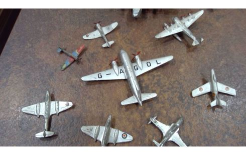 LOT DE JOUETS  DINKY TOYS