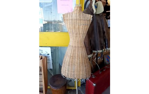 MANNEQUIN FEMME BUSTE OSIER