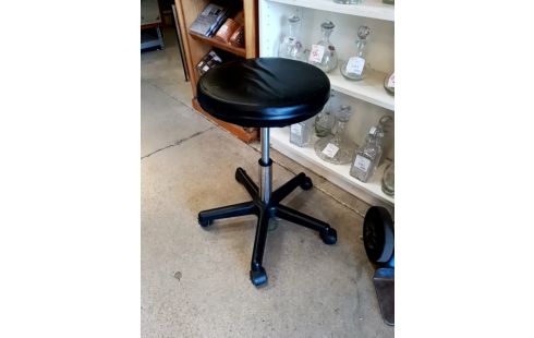 TABOURET A ROULETTES