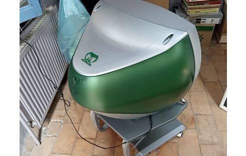 TELEVISEUR LG + MAGNETO RETRO VERT SUR MEUBLE